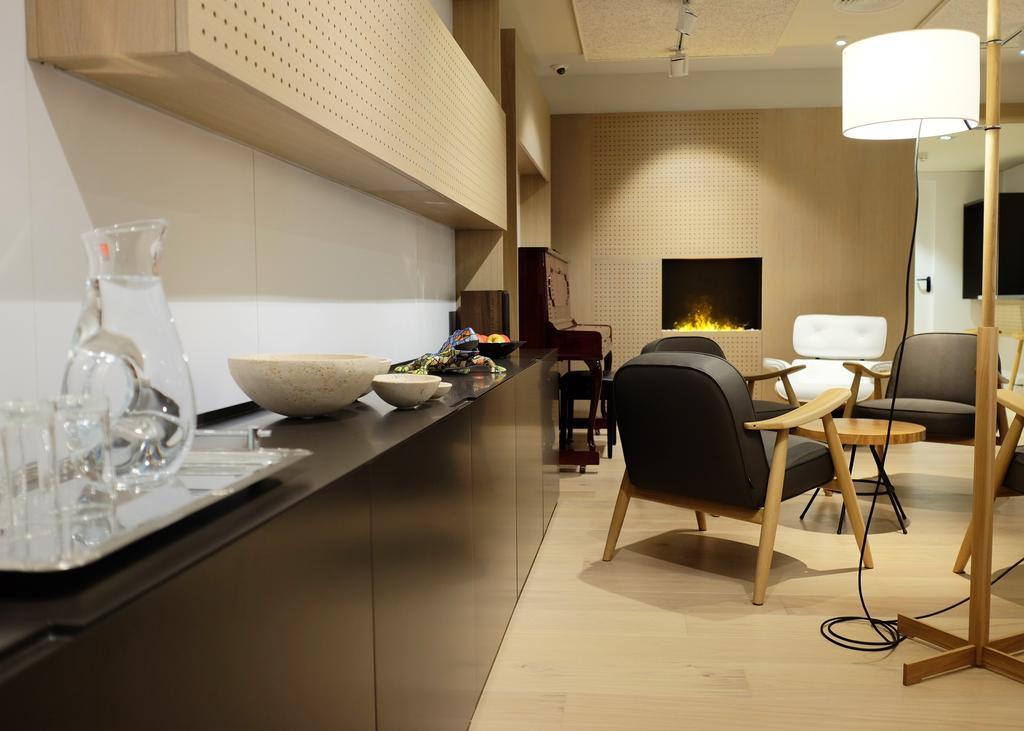 Aparthotel Silver Барселона Екстериор снимка