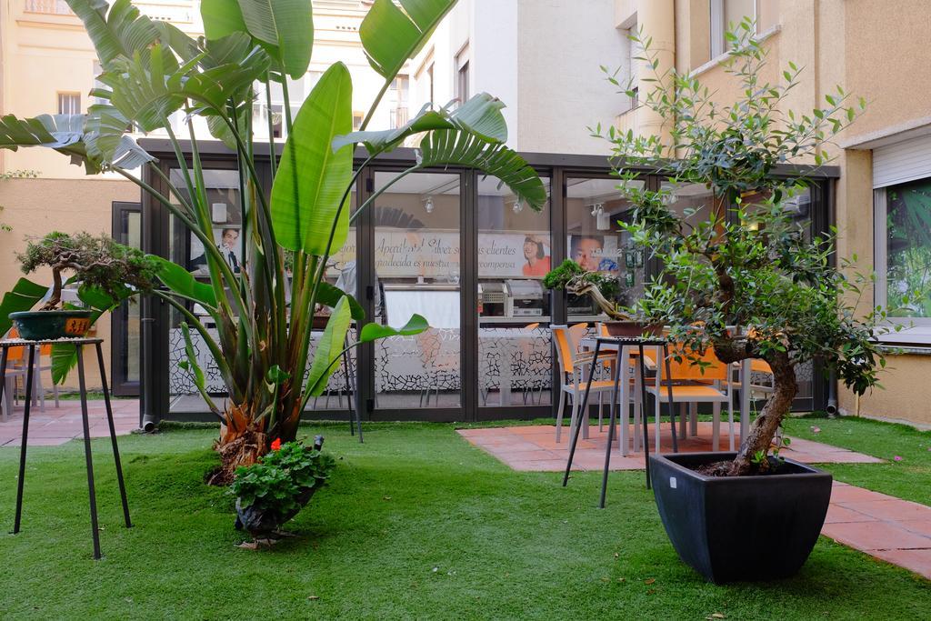 Aparthotel Silver Барселона Екстериор снимка