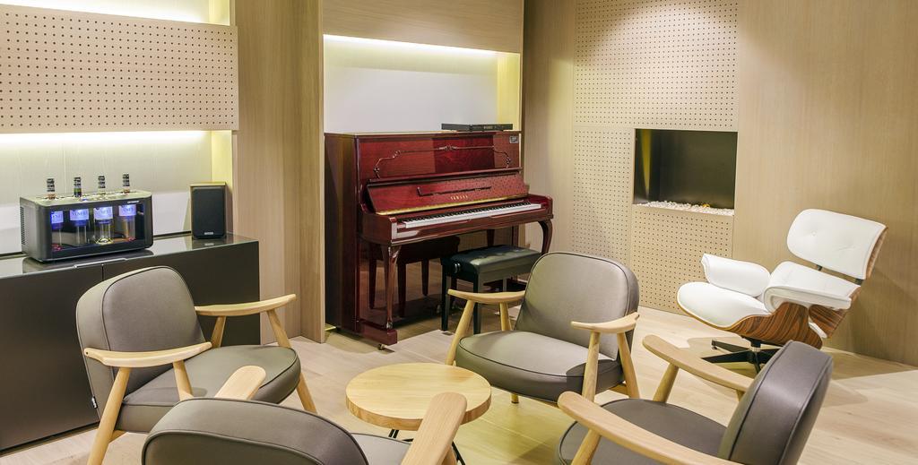 Aparthotel Silver Барселона Екстериор снимка