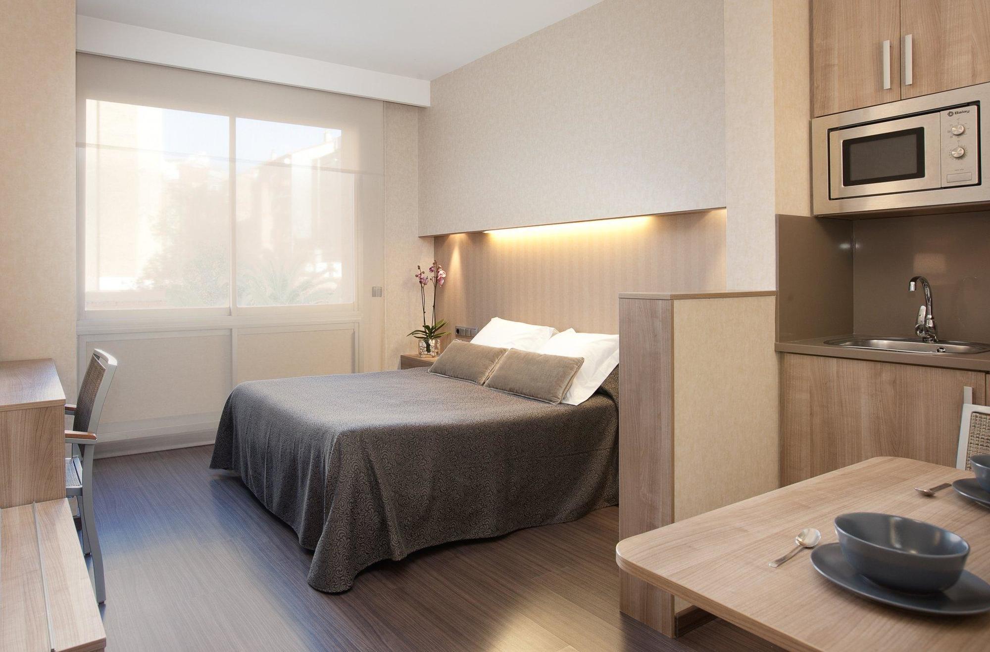 Aparthotel Silver Барселона Екстериор снимка