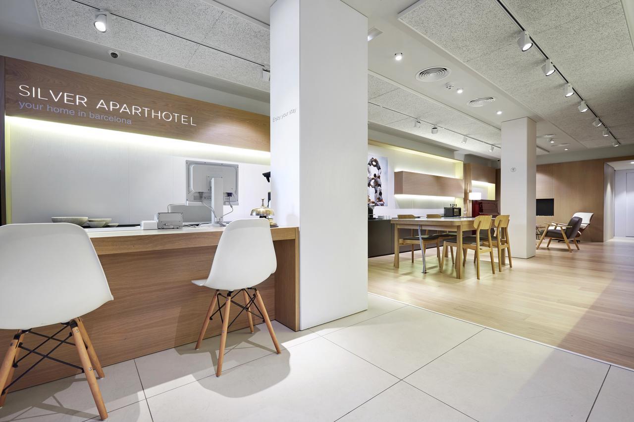 Aparthotel Silver Барселона Екстериор снимка