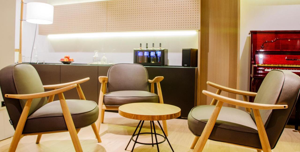 Aparthotel Silver Барселона Екстериор снимка