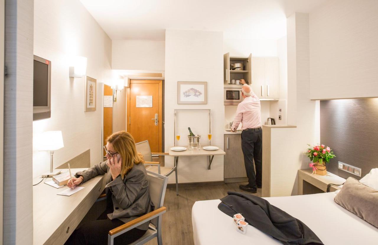 Aparthotel Silver Барселона Екстериор снимка