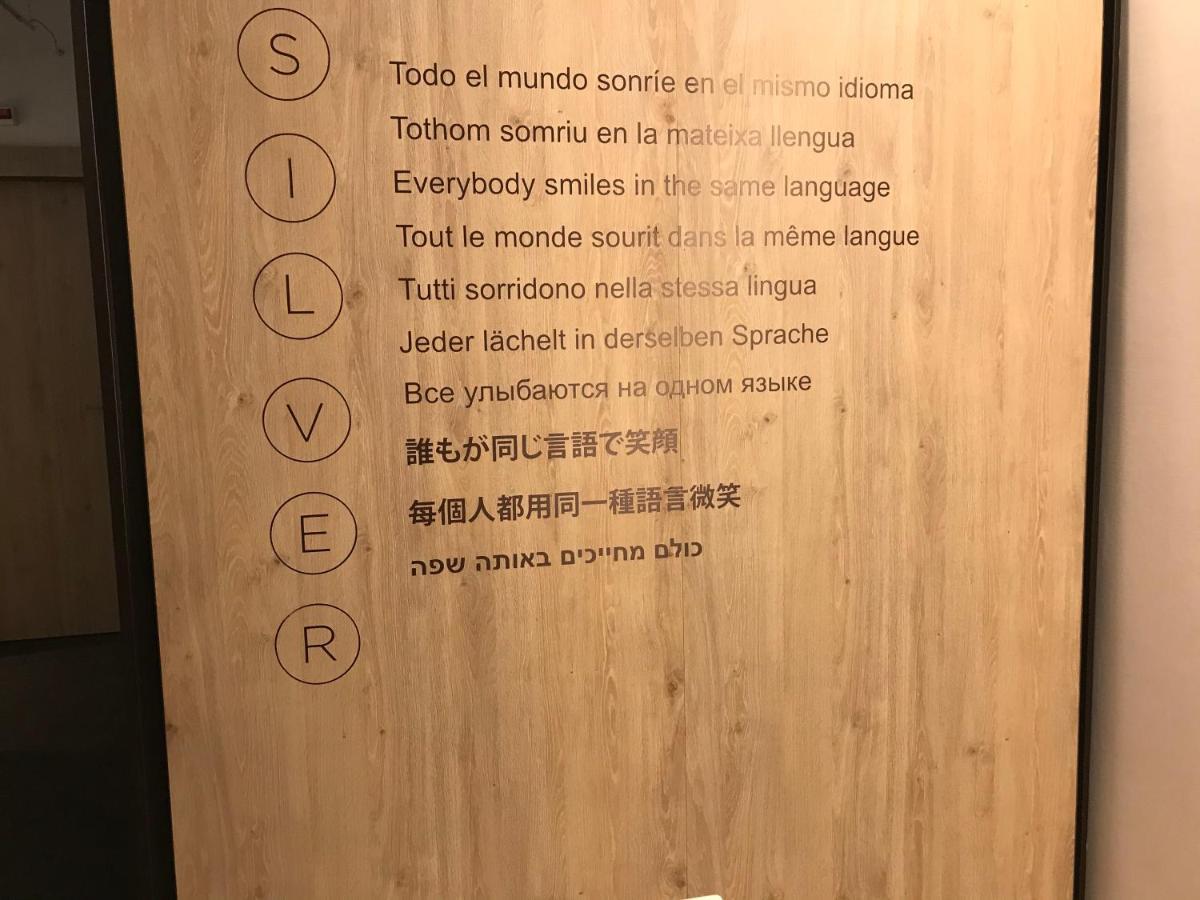 Aparthotel Silver Барселона Екстериор снимка