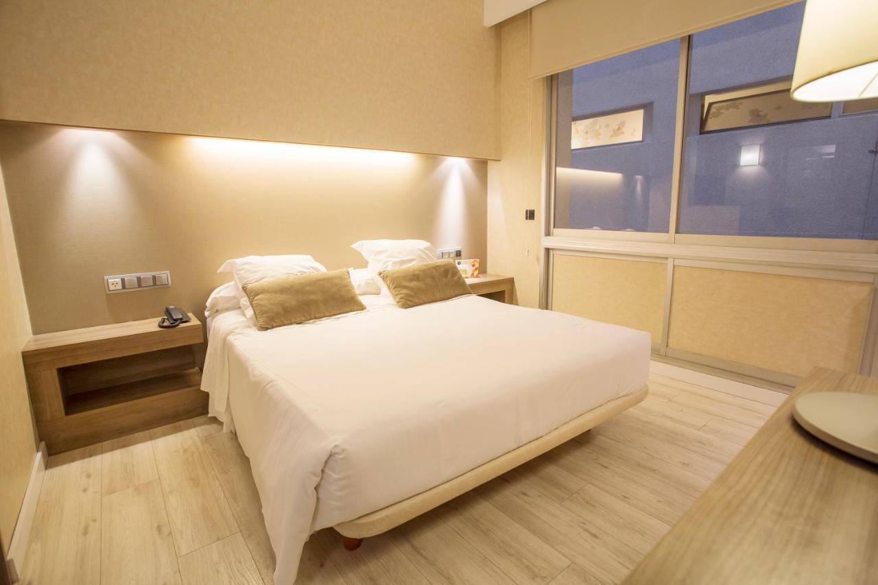 Aparthotel Silver Барселона Екстериор снимка