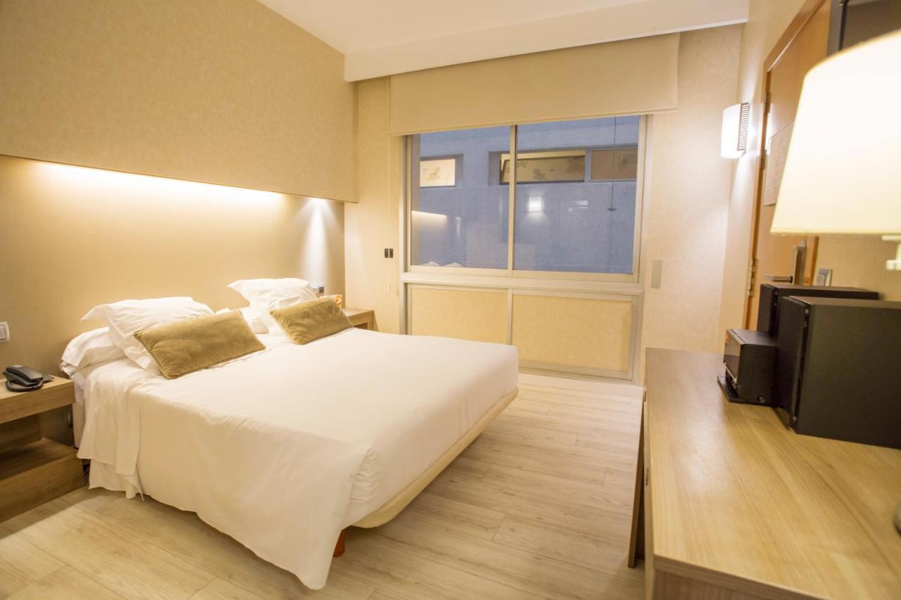 Aparthotel Silver Барселона Екстериор снимка
